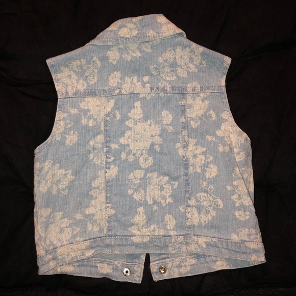 🔴SOLD🔴🌸Denim Vest🌸 - Picture 3 of 3